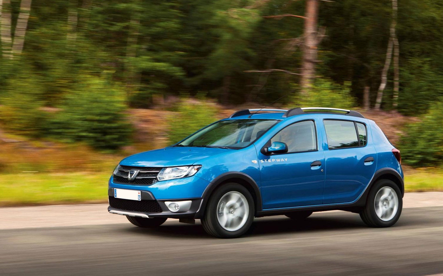 Comparison Dacia Sandero Stepway Access SCe 75 2016 vs Jac S2
